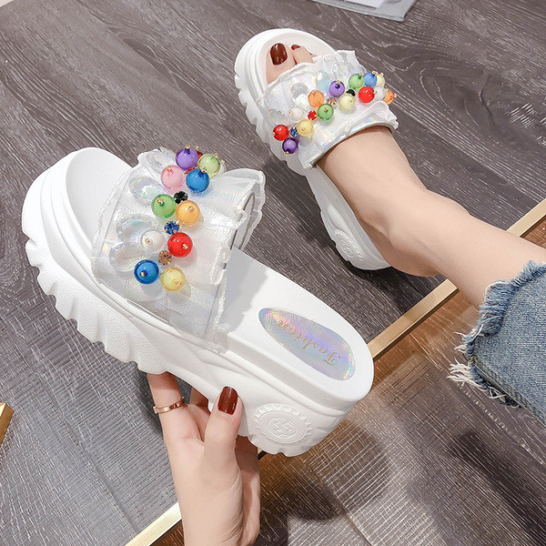 Ежедневни дамски чехли с цветни топчета и платформа в три цвята