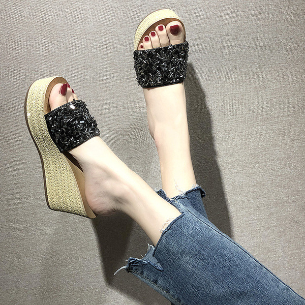 Ежедневни дамски чехли на платформа в сребрист и черен цвят