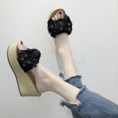 Ежедневни дамски чехли на платформа в три цвята с панделка на точки