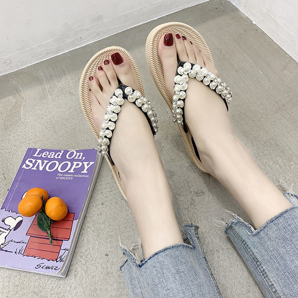 Модерни дамски чехли с перли в бял и черен цвят