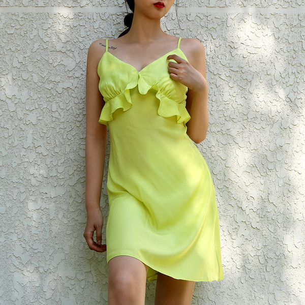 Ежедневна дамска рокля с тънки презрамки в жълт цвят