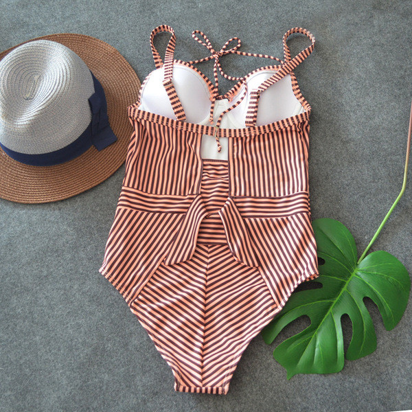 Дамски раиран цял бански костюм с презрамки