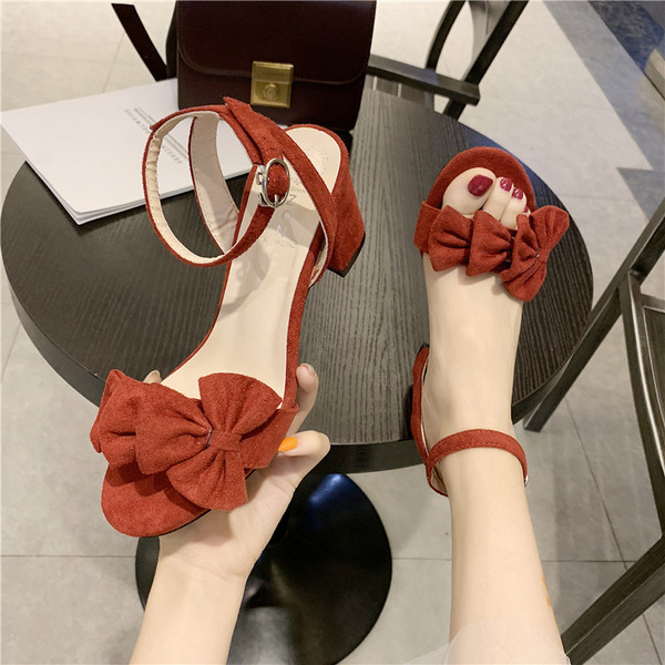 Нов модел дамски сандали с дебел ток в три цвята