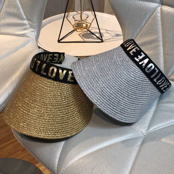 Модерна дамска козирка с надписи в златист и сребрист цвят