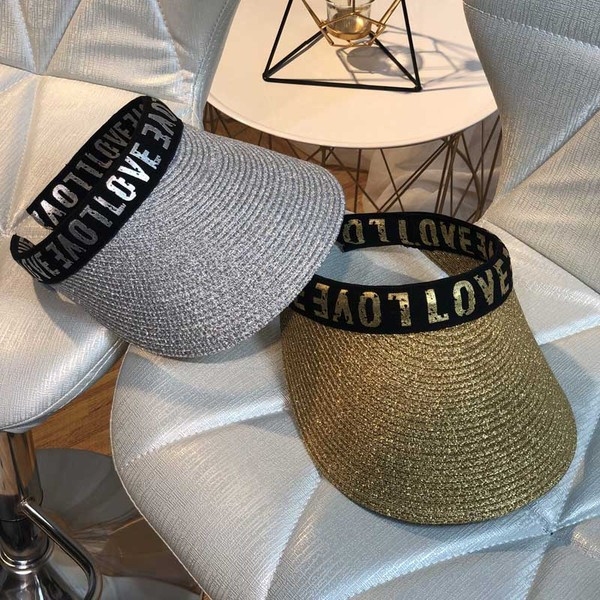 Модерна дамска козирка с надписи в златист и сребрист цвят