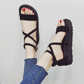 Стилни дамски сандали с висока подметка в черен, сив и зелен цвят