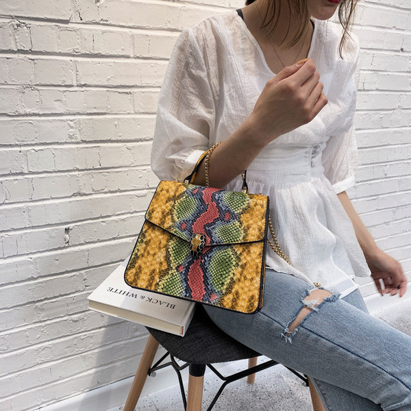 Модерна дамска чанта с змийски десен в няколко цвята