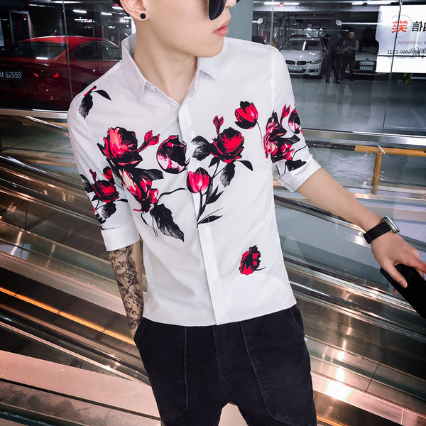 Модерна мъжка риза в бял и черен цвят с флорален десен