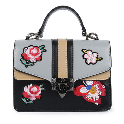 Geanta de dama din piele ecologica cu decor emblema