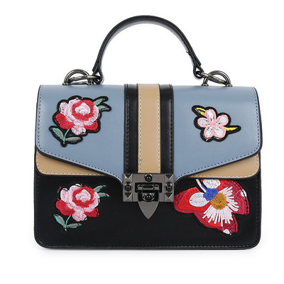 Geanta de dama din piele ecologica cu decor emblema