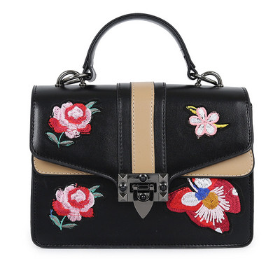 Geanta de dama din piele ecologica cu decor emblema