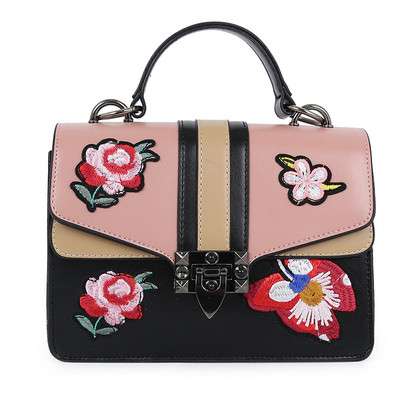 Geanta de dama din piele ecologica cu decor emblema