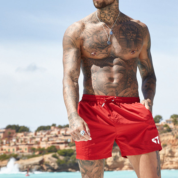 Costum de baie modern pentru bărbați cu cravate și margini în trei culori