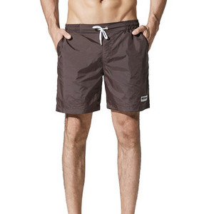 Costum de baie modern pentru bărbați cu buzunar și cravate în mai multe culori