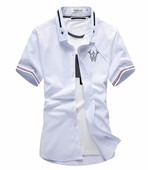 Cămașă modernă pentru bărbați în albastru și alb cu aplicație