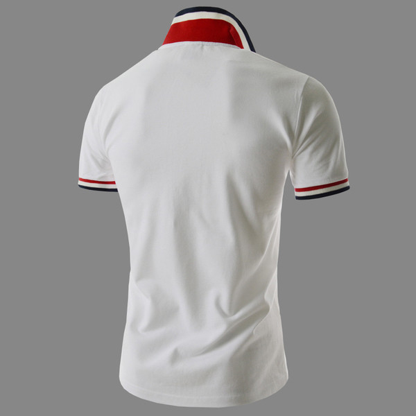 Tricoul modern pentru bărbați cu guler clasic este alb-negru