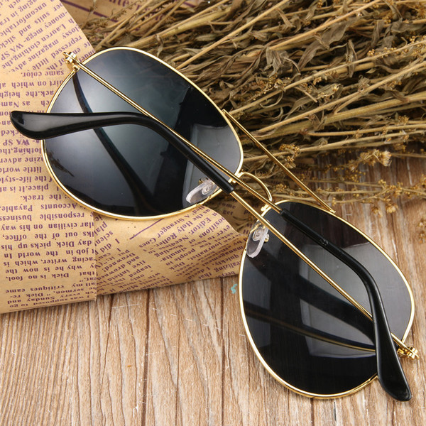 Ochelari de soare moderni pentru bărbați cu lentile colorate