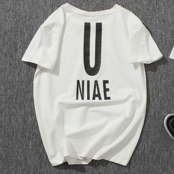 Tricou pentru bărbați actual în trei culori cu decolteu O și aplicație