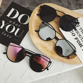 Ochelari de soare moderni potriviți pentru bărbați și femei în mai multe culori