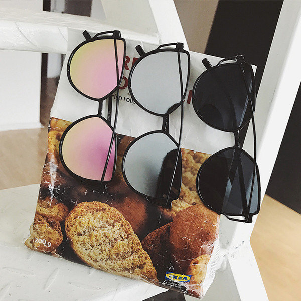 Ochelari de soare moderni potriviți pentru bărbați și femei în mai multe culori