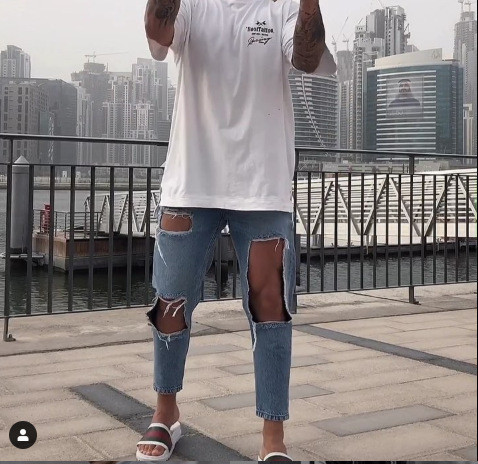 Blugi de bărbați la modă cu lungimea gleznei și motive rupte în albastru