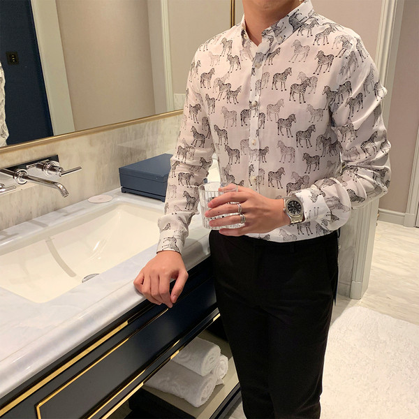 Cămașă elegantă pentru bărbați cu guler clasic și mâneci lungi cu aplicație animală în două culori