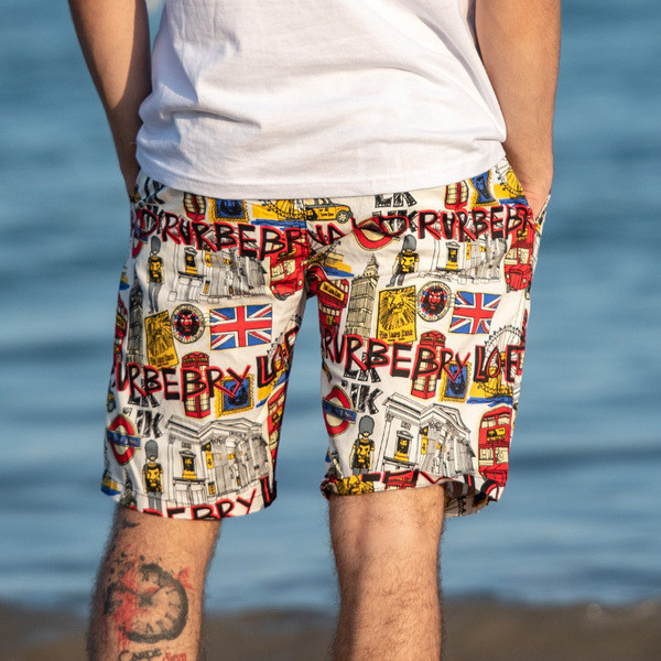 Ежедневни мъжки шорти подходящи за плаж с цветна апликация