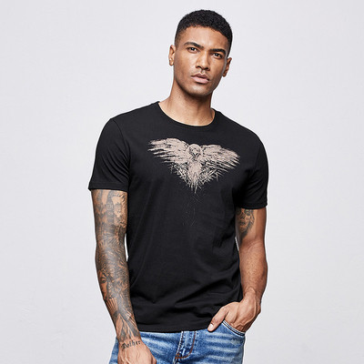 Tricou casual barbatesc cu decolteu oval si aplicatie in negru