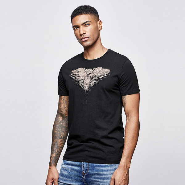 Tricou casual barbatesc cu decolteu oval si aplicatie in negru