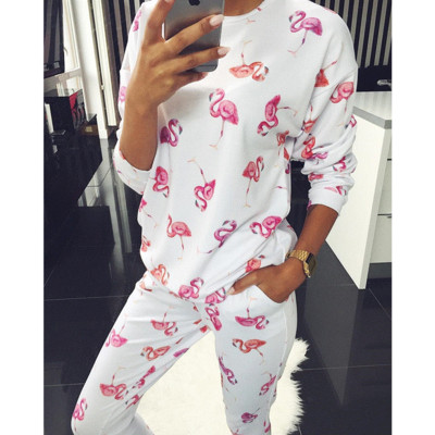 Модерен дамски комплект от две части с цветна апликация и дълъг ръкав