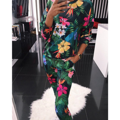 Модерен дамски комплект от две части с цветна апликация и дълъг ръкав