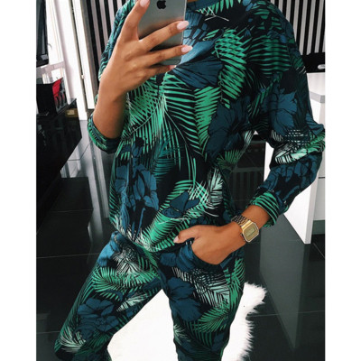 Модерен дамски комплект от две части с цветна апликация и дълъг ръкав