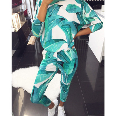 Модерен дамски комплект от две части с цветна апликация и дълъг ръкав