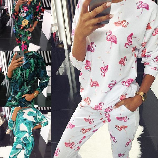 Модерен дамски комплект от две части с цветна апликация и дълъг ръкав