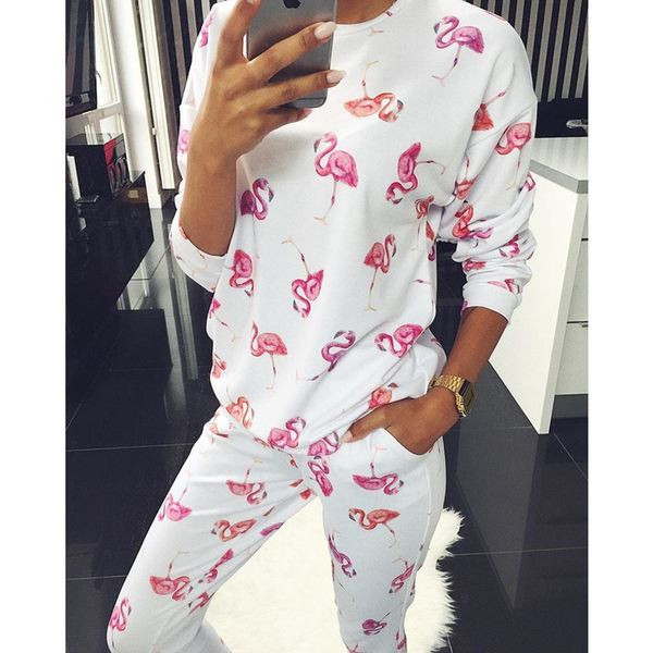 Модерен дамски комплект от две части с цветна апликация и дълъг ръкав