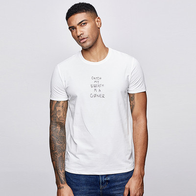 Tricou pentru bărbați cu mâneci scurte și decolteu oval cu inscripție