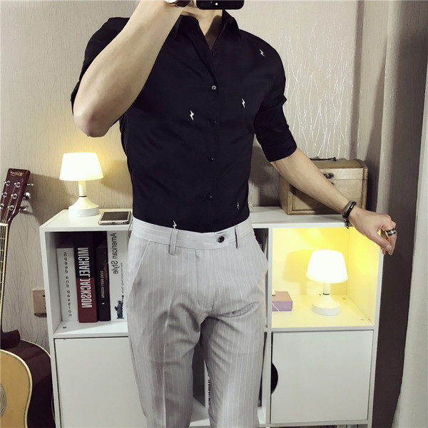 Cămașă elegantă pentru bărbați cu broderie în alb și negru