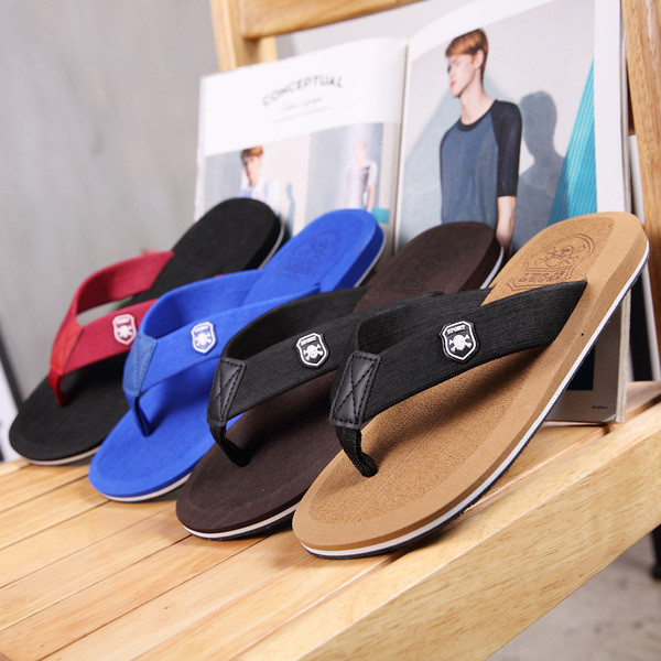 Papuci moderni pentru bărbați în patru culori