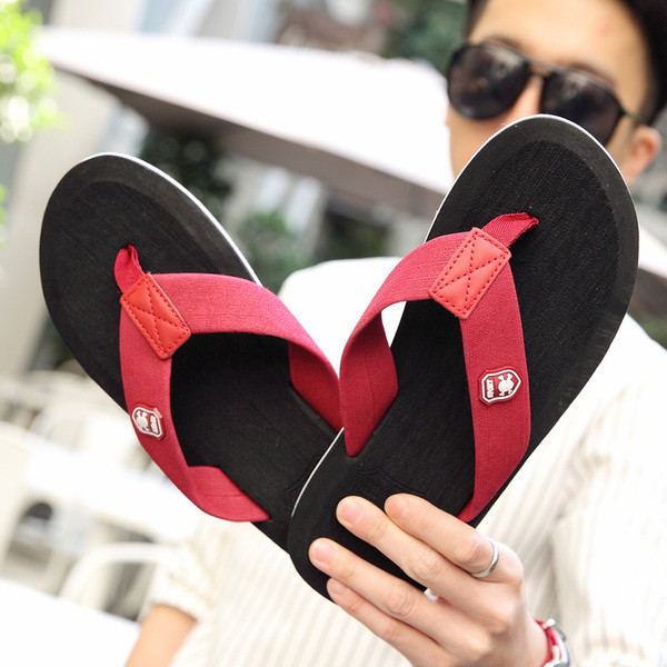 Papuci moderni pentru bărbați în patru culori