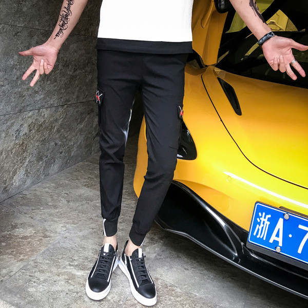 Pantaloni de bărbați actuali cu buzunare în negru