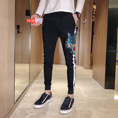 Pantaloni barbatesti de culoare neagra cu buzunare si paiete