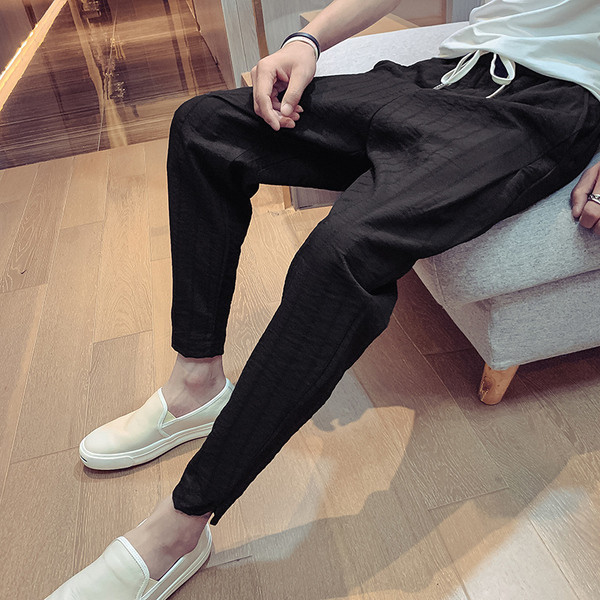 Pantaloni moderni pentru barbati de culoare neagra cu sireturi