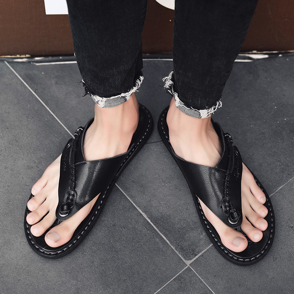 Papuci moderni pentru bărbați din piele ecologică în alb și negru