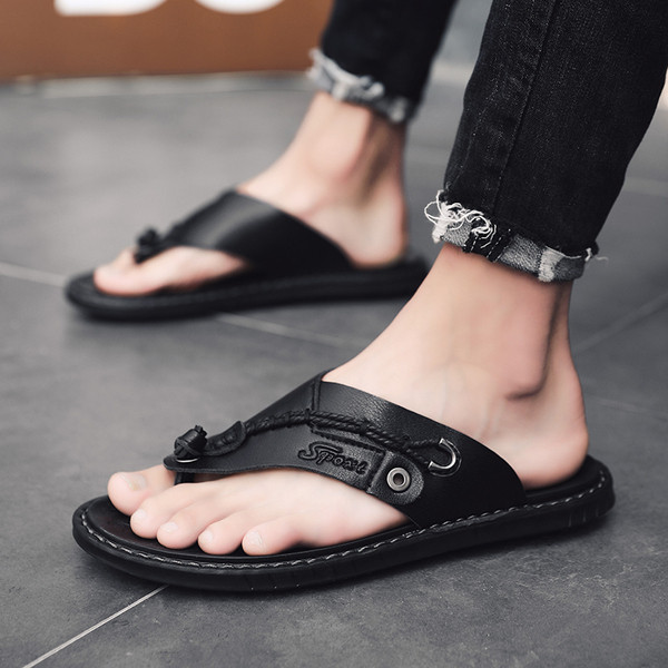 Papuci moderni pentru bărbați din piele ecologică în alb și negru