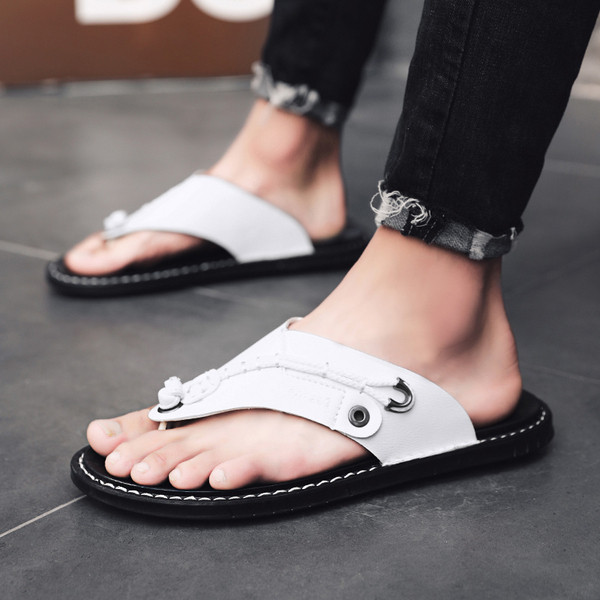 Papuci moderni pentru bărbați din piele ecologică în alb și negru