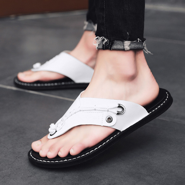 Papuci moderni pentru bărbați din piele ecologică în alb și negru