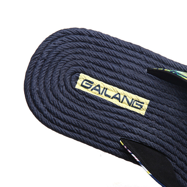 Papuci moderni potriviti pentru barbati si femei in trei culori - doua modele