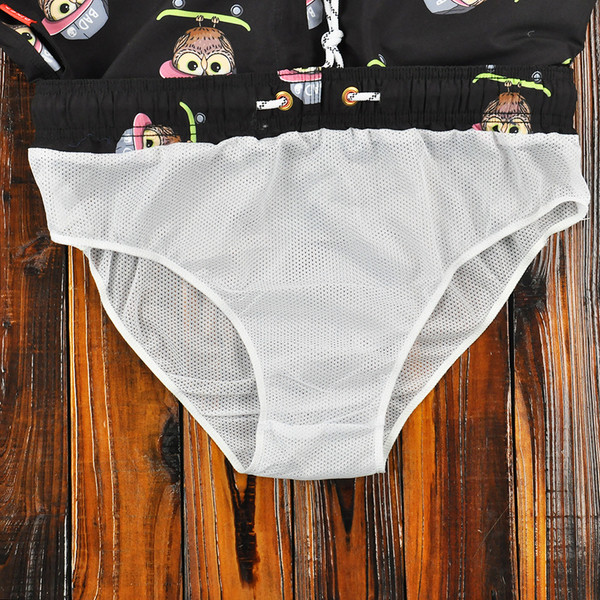 Costum de baie pentru bărbați cu elastic și aplicație în negru