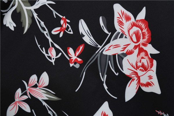 Rochie elegantă de damă, cu umerii goi și decolteu în V, în negru