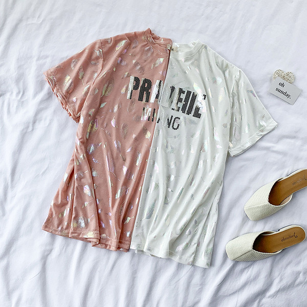 Tricou de damă modern cu paiete și inscripție în roz și alb